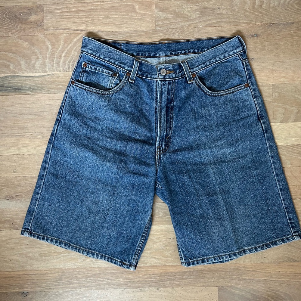 Levi shorts , men’s , good condition v, Preowned size 34 , 550